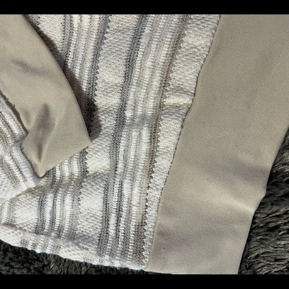 Embroidered 3/4 length sleeve lightweight sweater. - Picture 3 of 5